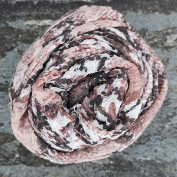 skjerf-snakeprint-rosa