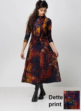 nydelig-lang-kjole-multicolor